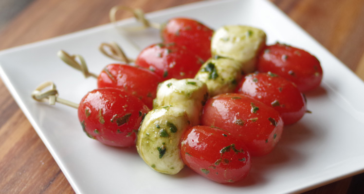 Mozzarella & Grape Tomato Hors d'Oeuvres